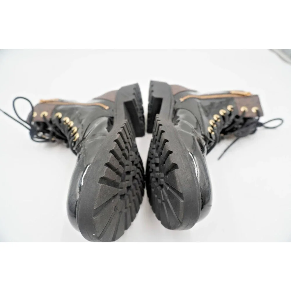 MICHAEL KORS Alistair Signature Monogram Combat Lug Sole Black Leather Boot 10M